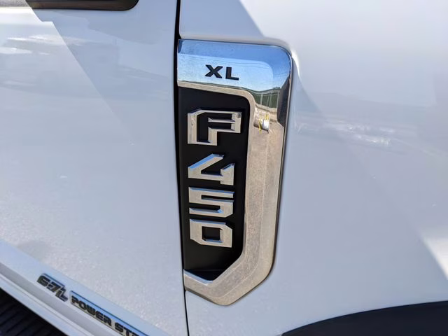 2022 Oxford White Ford Super Duty F-450 DRW XL RWD Chassis