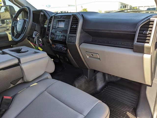 2022 Oxford White Ford Super Duty F-450 DRW XL RWD Chassis