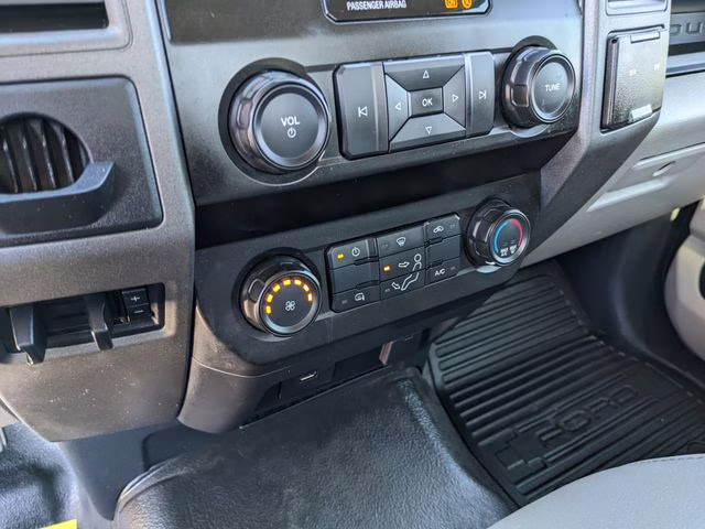 2022 Oxford White Ford Super Duty F-450 DRW XL RWD Chassis