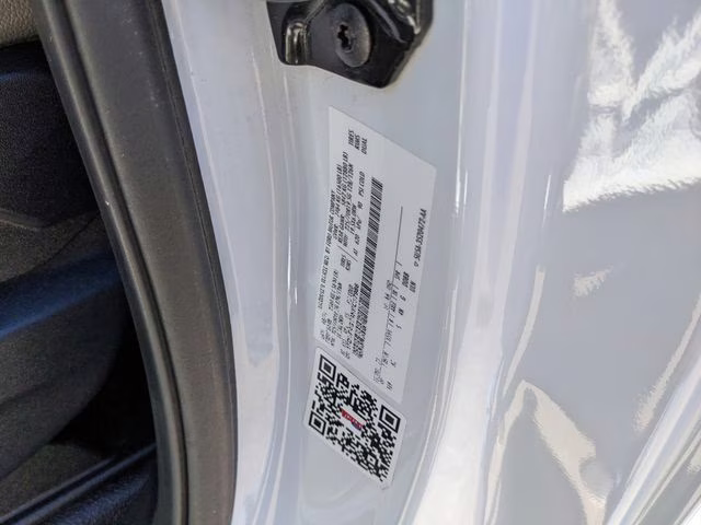 2022 Oxford White Ford Super Duty F-450 DRW XL RWD Chassis