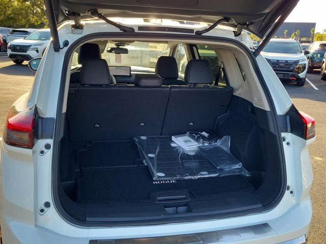 2026 Everest White Pearl Tricoat Nissan Rogue Platinum AWD SUV