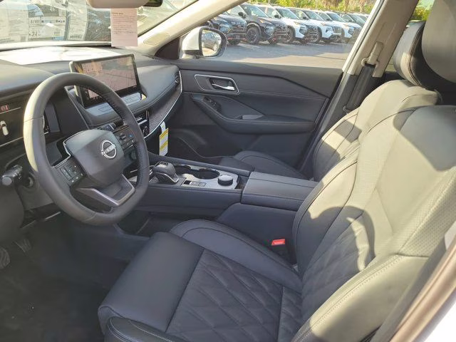 2026 Everest White Pearl Tricoat Nissan Rogue Platinum AWD SUV