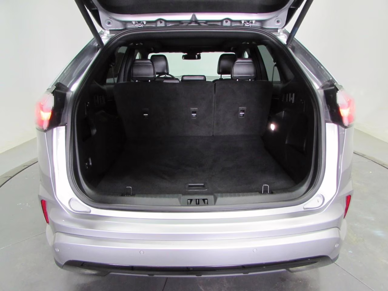 2024 Iconic Silver Metallic Ford Edge ST Line AWD SUV