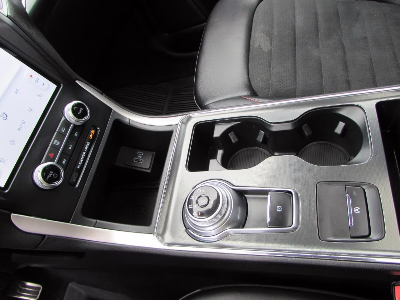 2024 Iconic Silver Metallic Ford Edge ST Line AWD SUV