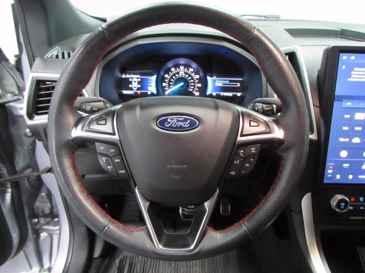 2024 Iconic Silver Metallic Ford Edge ST Line AWD SUV