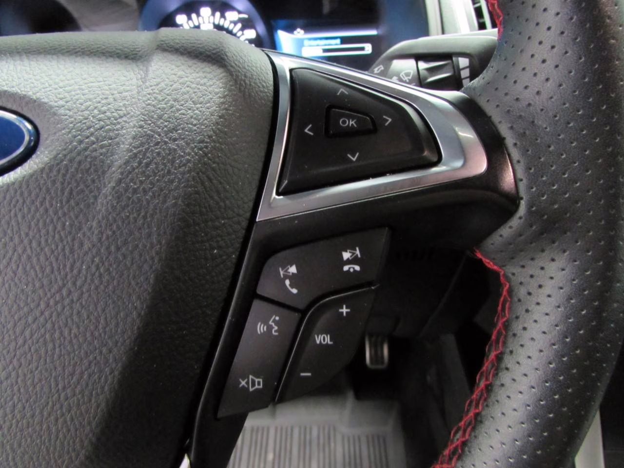 2024 Iconic Silver Metallic Ford Edge ST Line AWD SUV