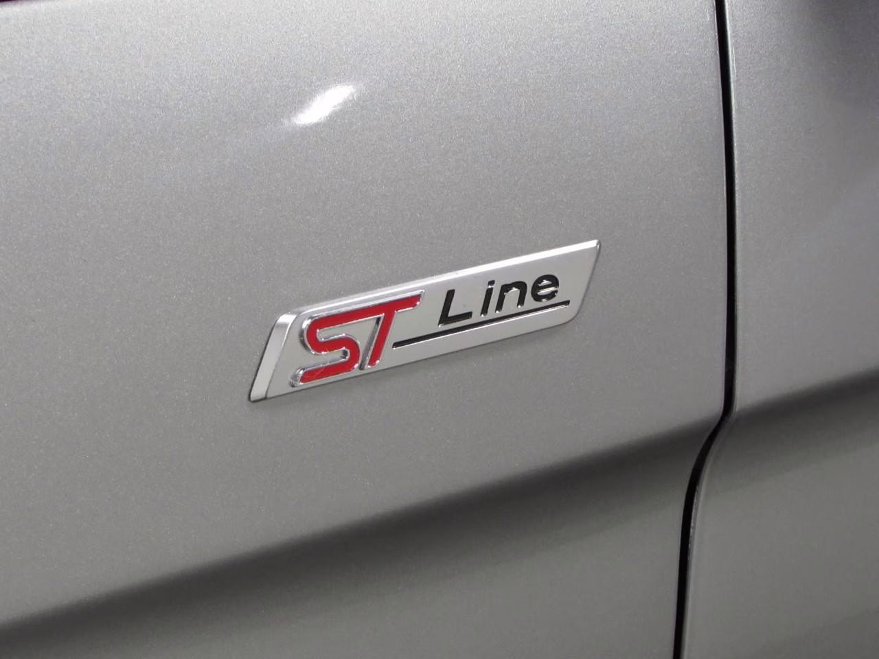 2024 Iconic Silver Metallic Ford Edge ST Line AWD SUV
