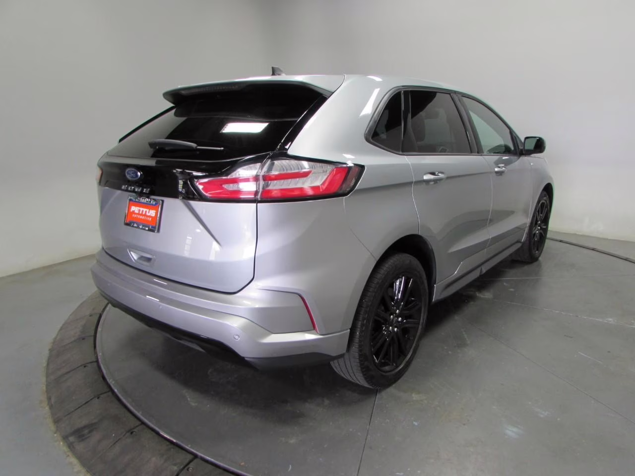 2024 Iconic Silver Metallic Ford Edge ST Line AWD SUV