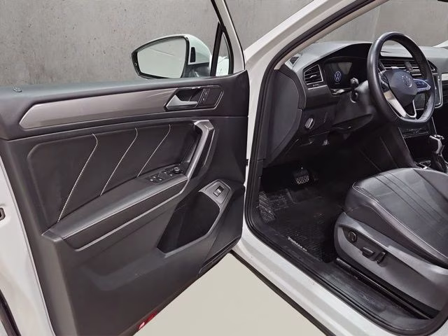 2024 Pure White Volkswagen Tiguan 2.0T SE AWD SUV