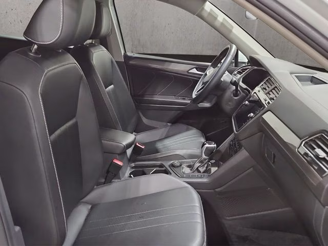 2024 Pure White Volkswagen Tiguan 2.0T SE AWD SUV
