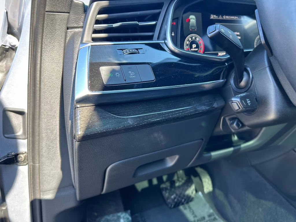 2022 Florett Silver Metallic Audi Q7 55 Premium AWD SUV