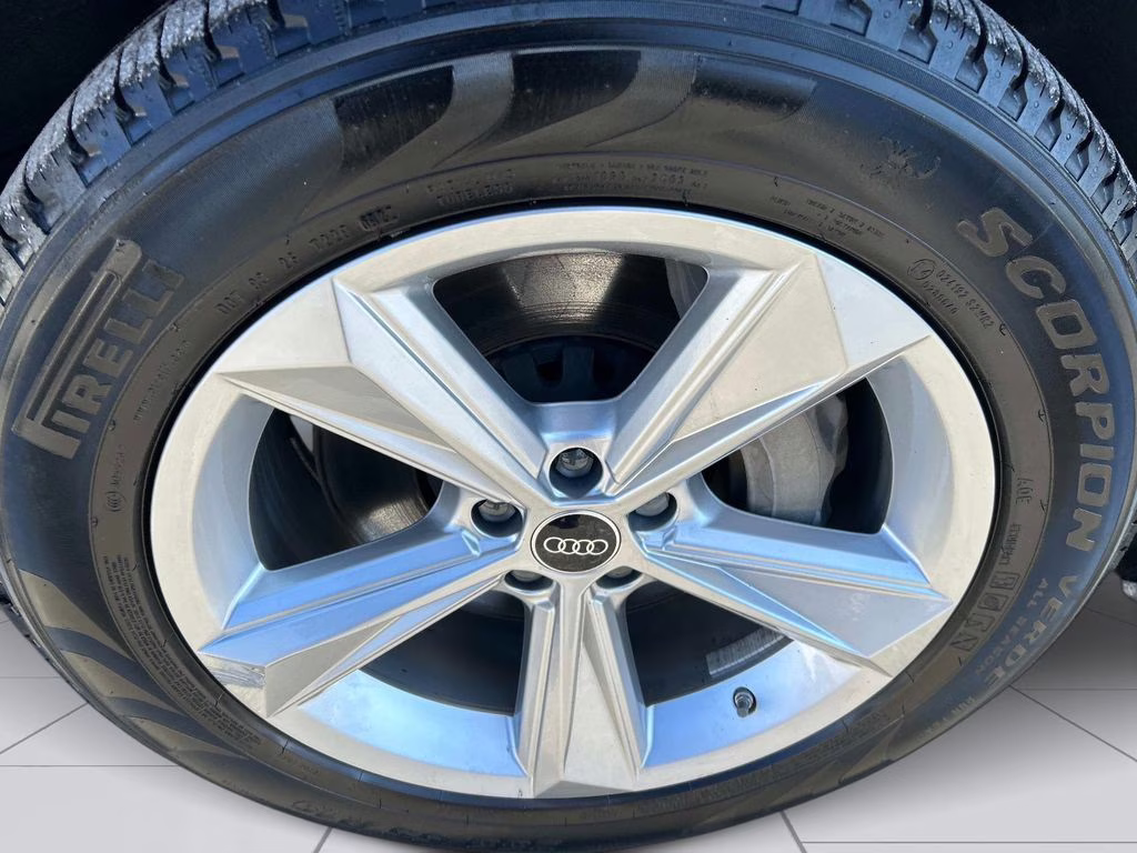 2022 Florett Silver Metallic Audi Q7 55 Premium AWD SUV