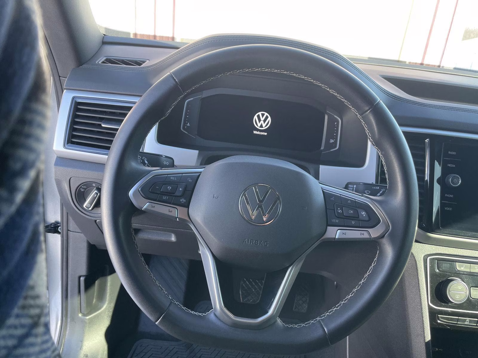 2023 Pyrite Silver Metallic Volkswagen Atlas Cross Sport 3.6L V6 SE w/Technology AWD 4MOTION