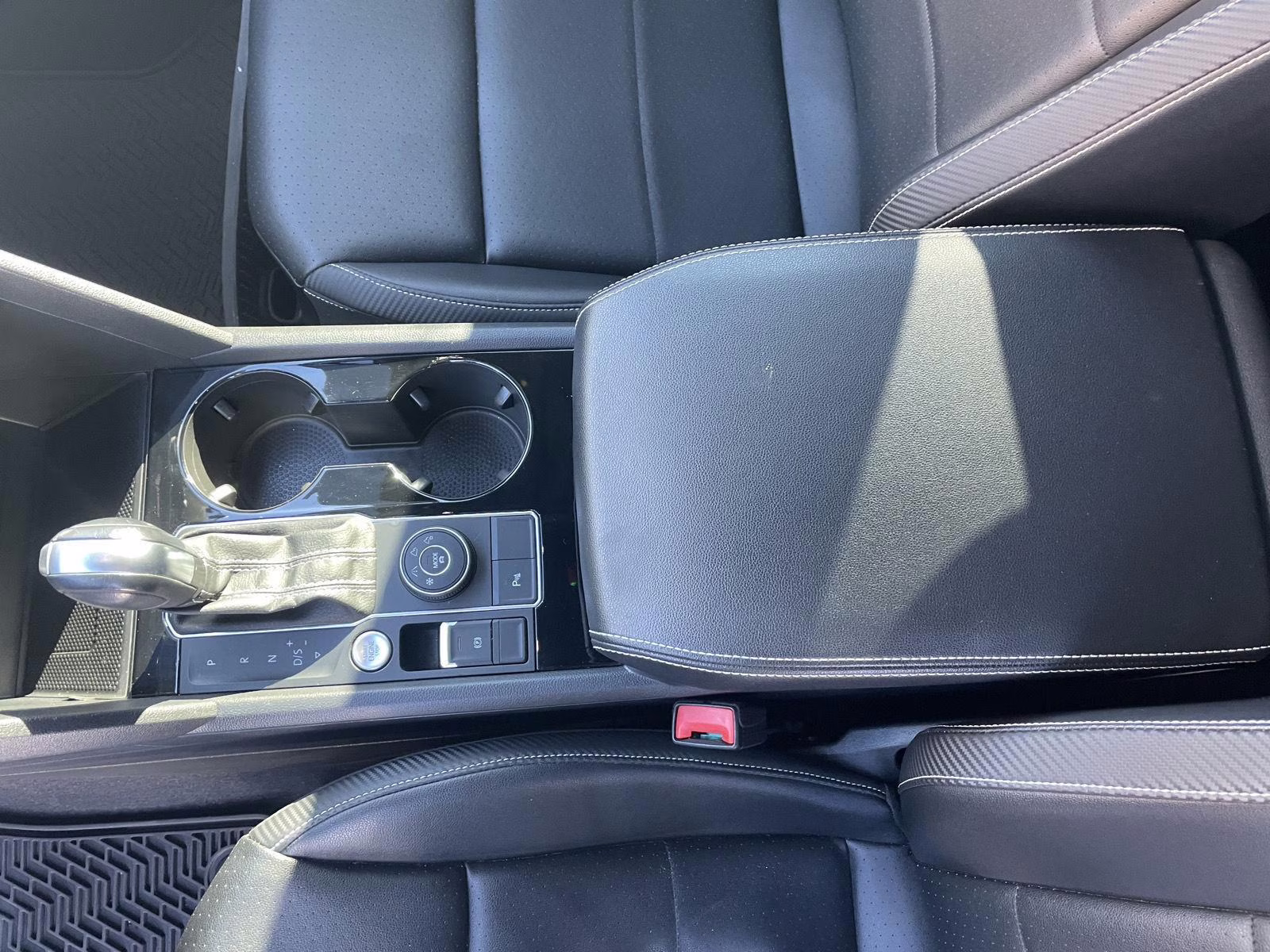 2023 Pyrite Silver Metallic Volkswagen Atlas Cross Sport 3.6L V6 SE w/Technology AWD 4MOTION