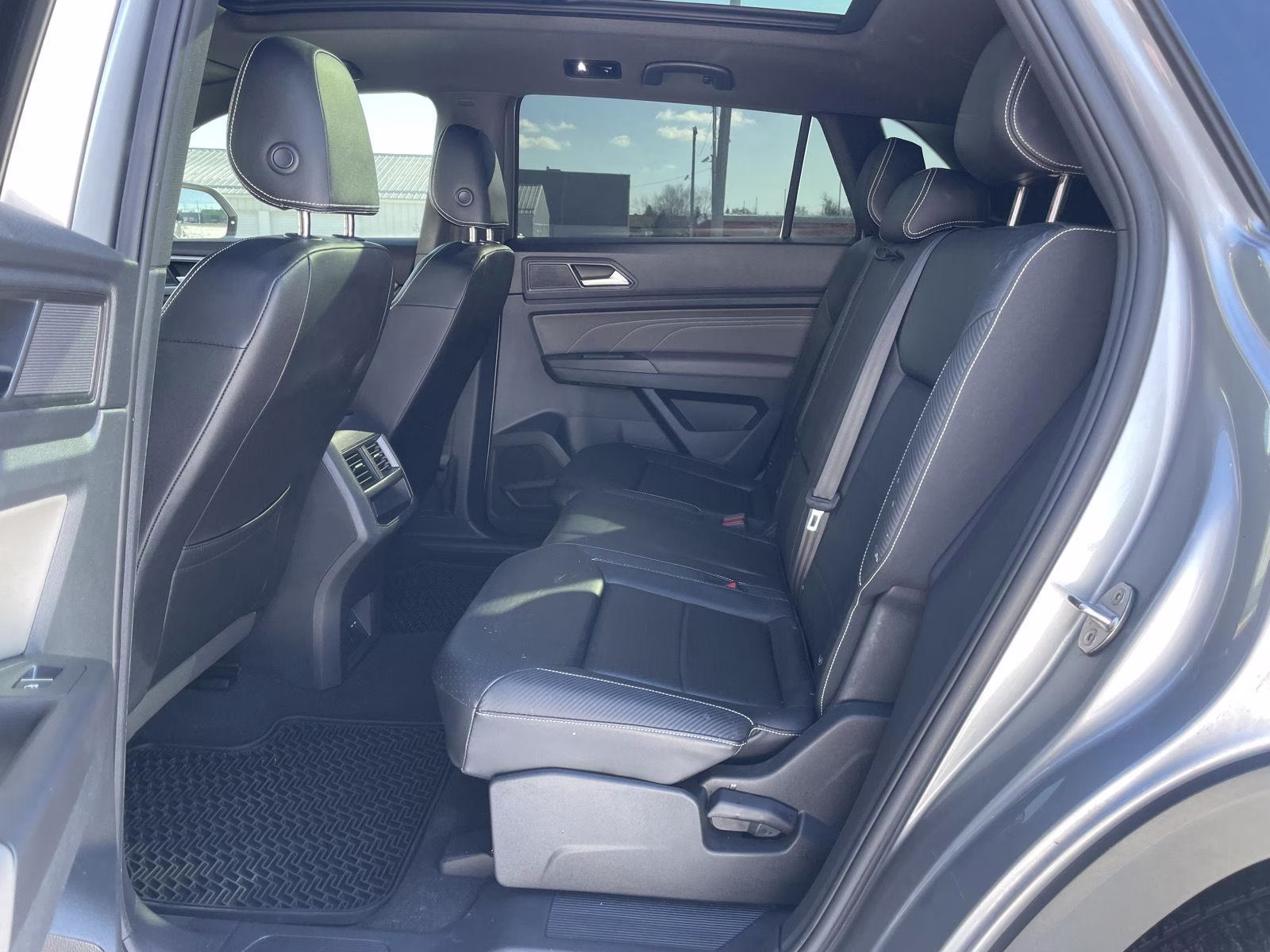 2023 Pyrite Silver Metallic Volkswagen Atlas Cross Sport 3.6L V6 SE w/Technology AWD 4MOTION