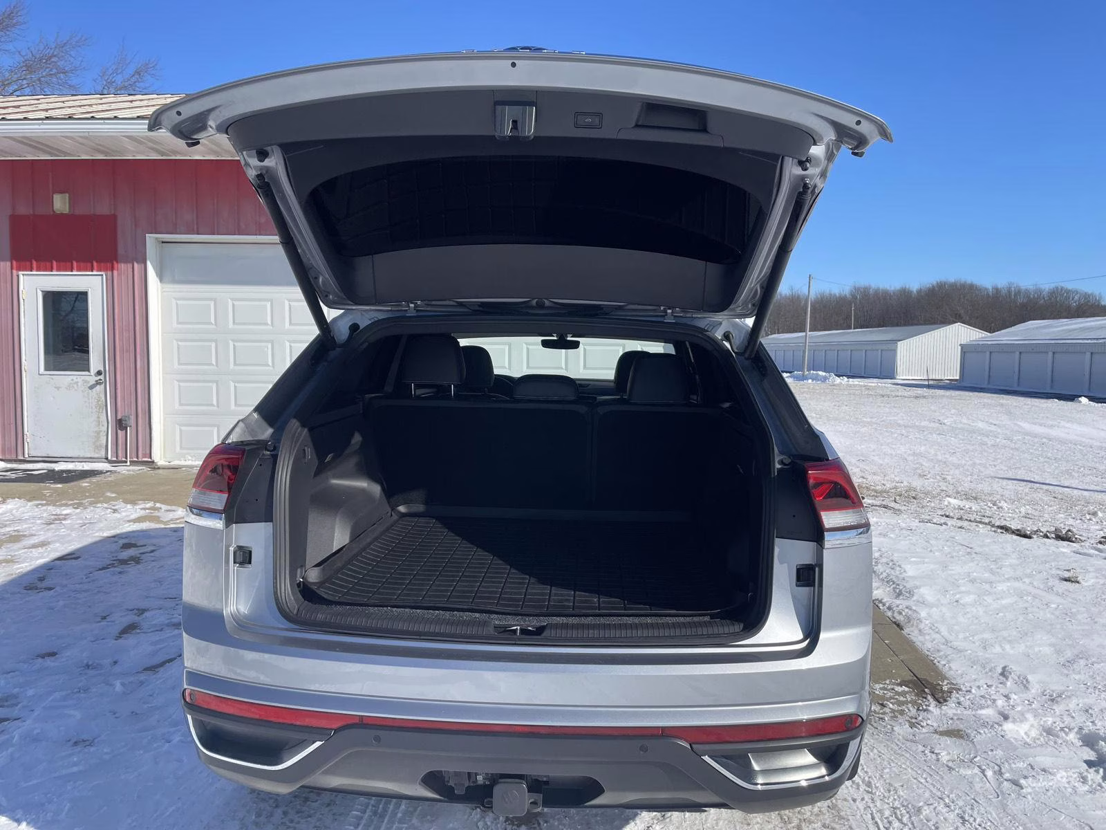 2023 Pyrite Silver Metallic Volkswagen Atlas Cross Sport 3.6L V6 SE w/Technology AWD 4MOTION