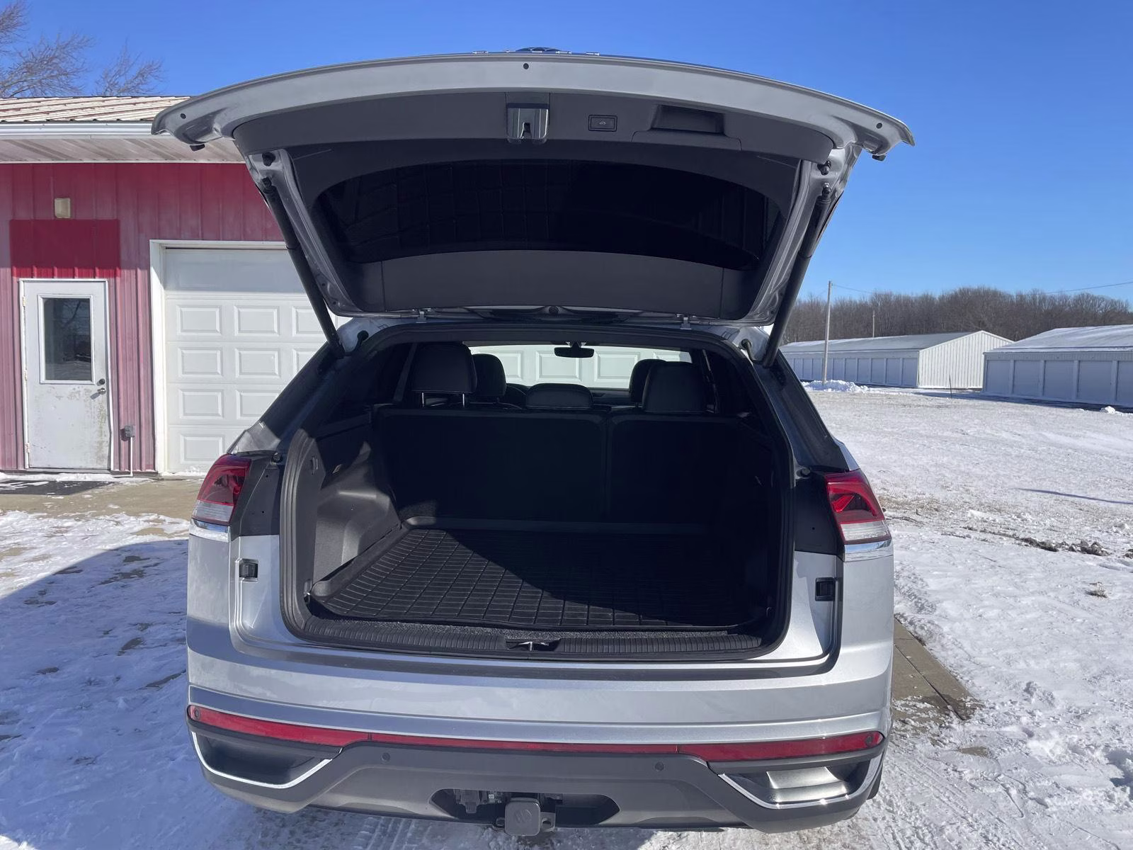 2023 Pyrite Silver Metallic Volkswagen Atlas Cross Sport 3.6L V6 SE w/Technology AWD 4MOTION