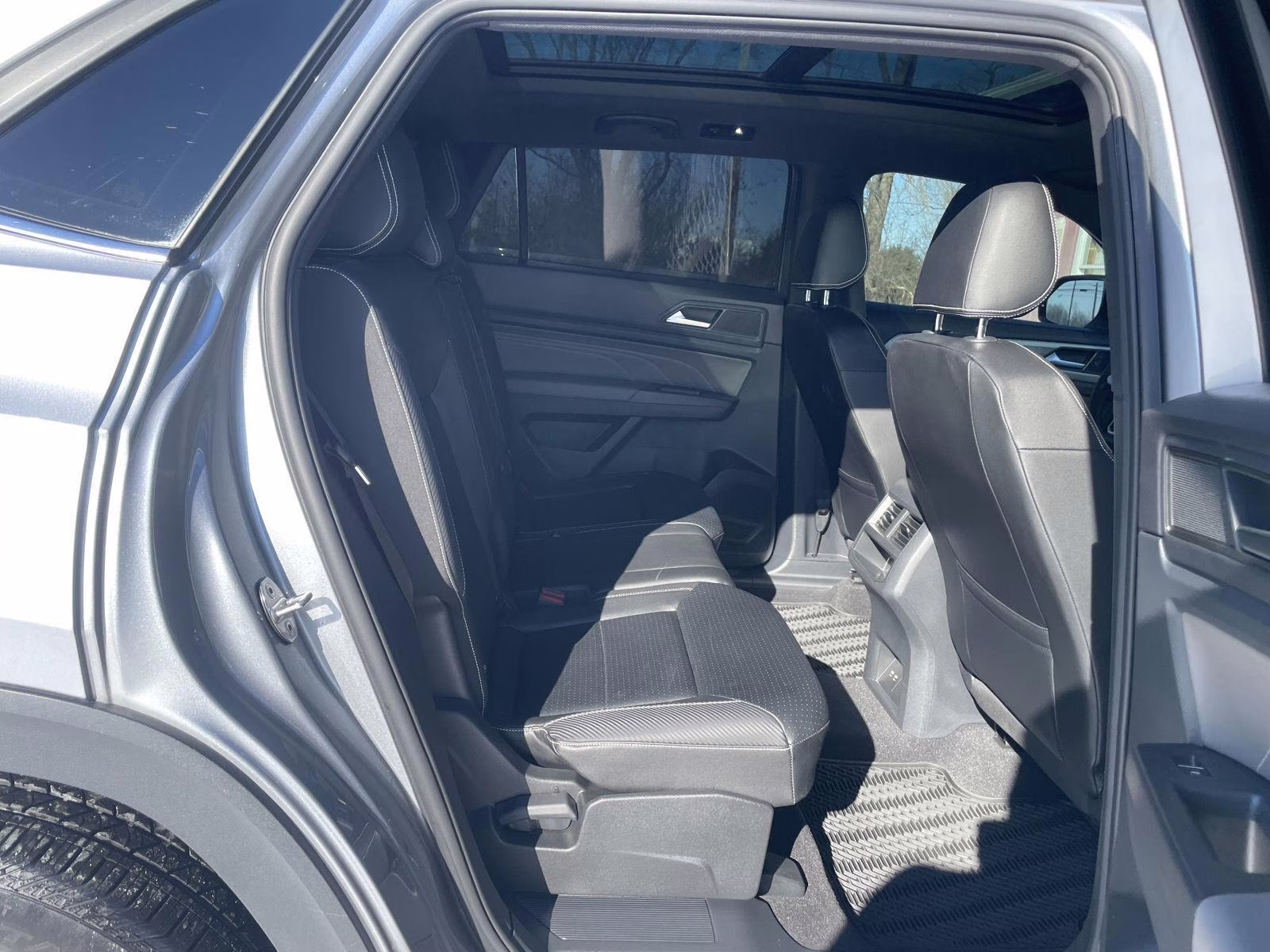 2023 Pyrite Silver Metallic Volkswagen Atlas Cross Sport 3.6L V6 SE w/Technology AWD 4MOTION