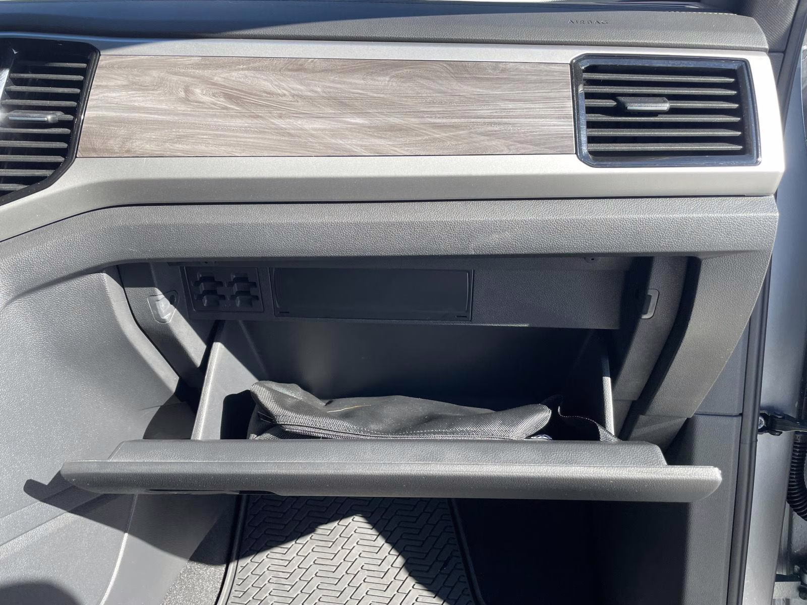 2023 Pyrite Silver Metallic Volkswagen Atlas Cross Sport 3.6L V6 SE w/Technology AWD 4MOTION