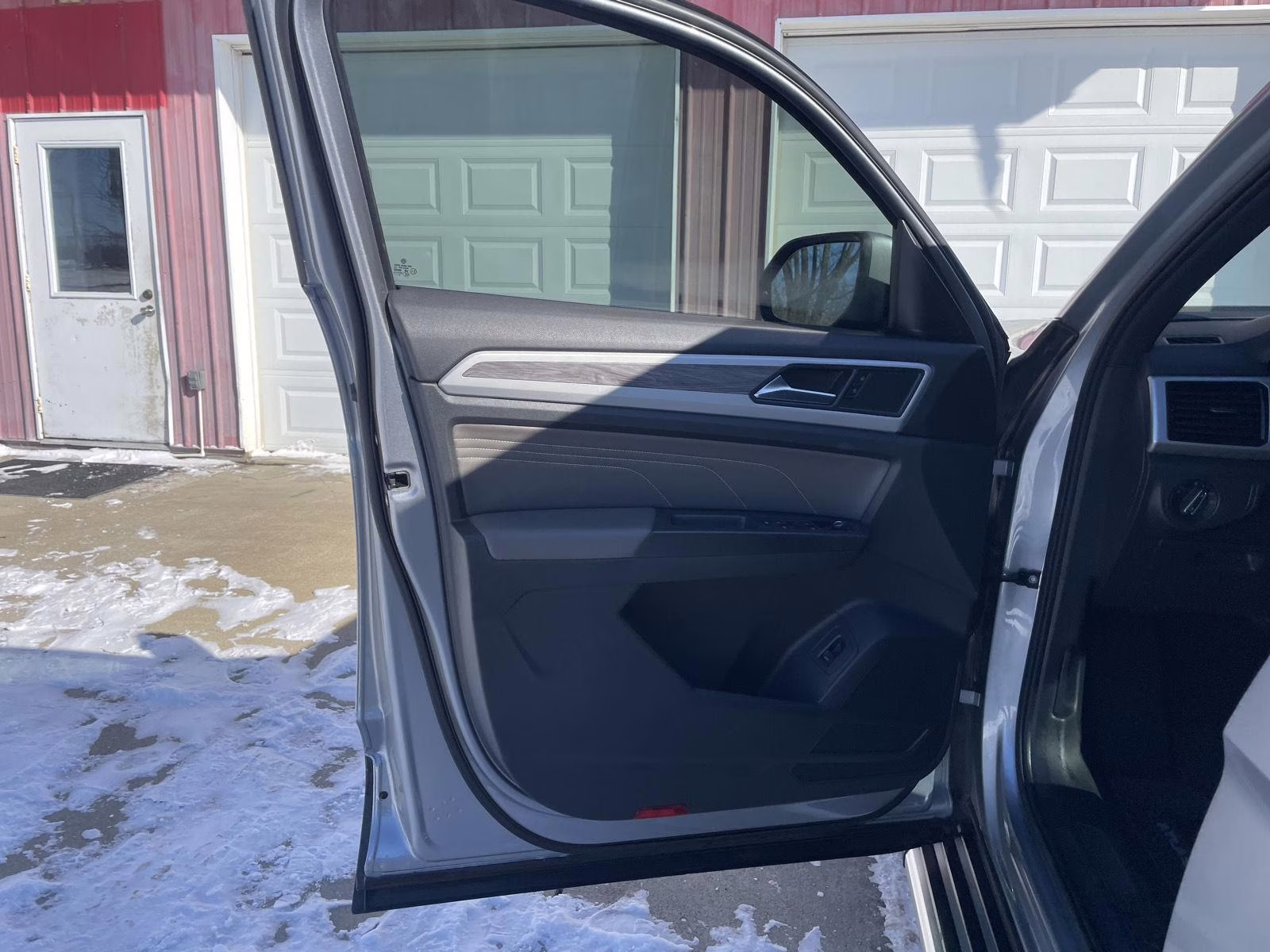 2023 Pyrite Silver Metallic Volkswagen Atlas Cross Sport 3.6L V6 SE w/Technology AWD 4MOTION