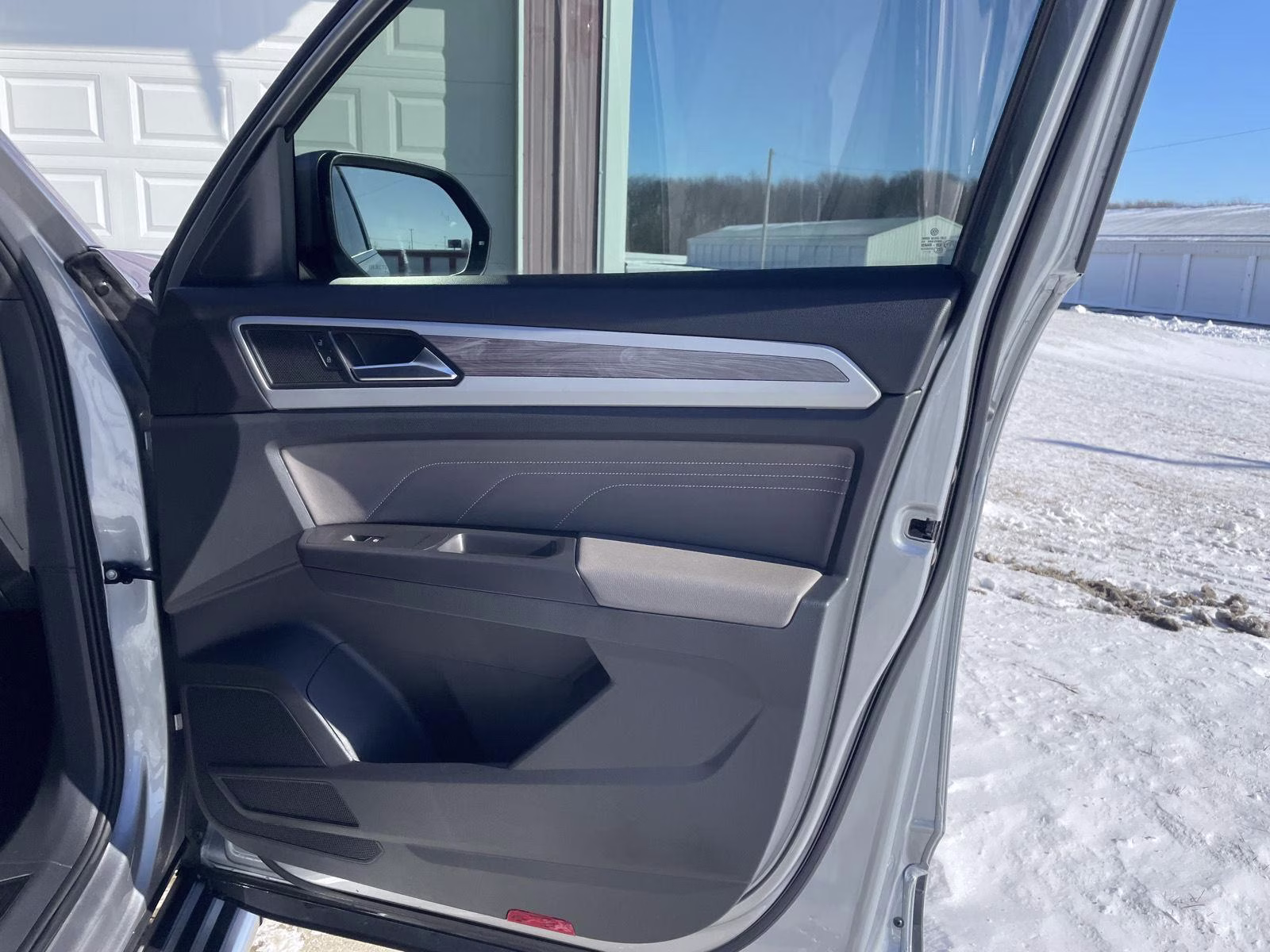 2023 Pyrite Silver Metallic Volkswagen Atlas Cross Sport 3.6L V6 SE w/Technology AWD 4MOTION