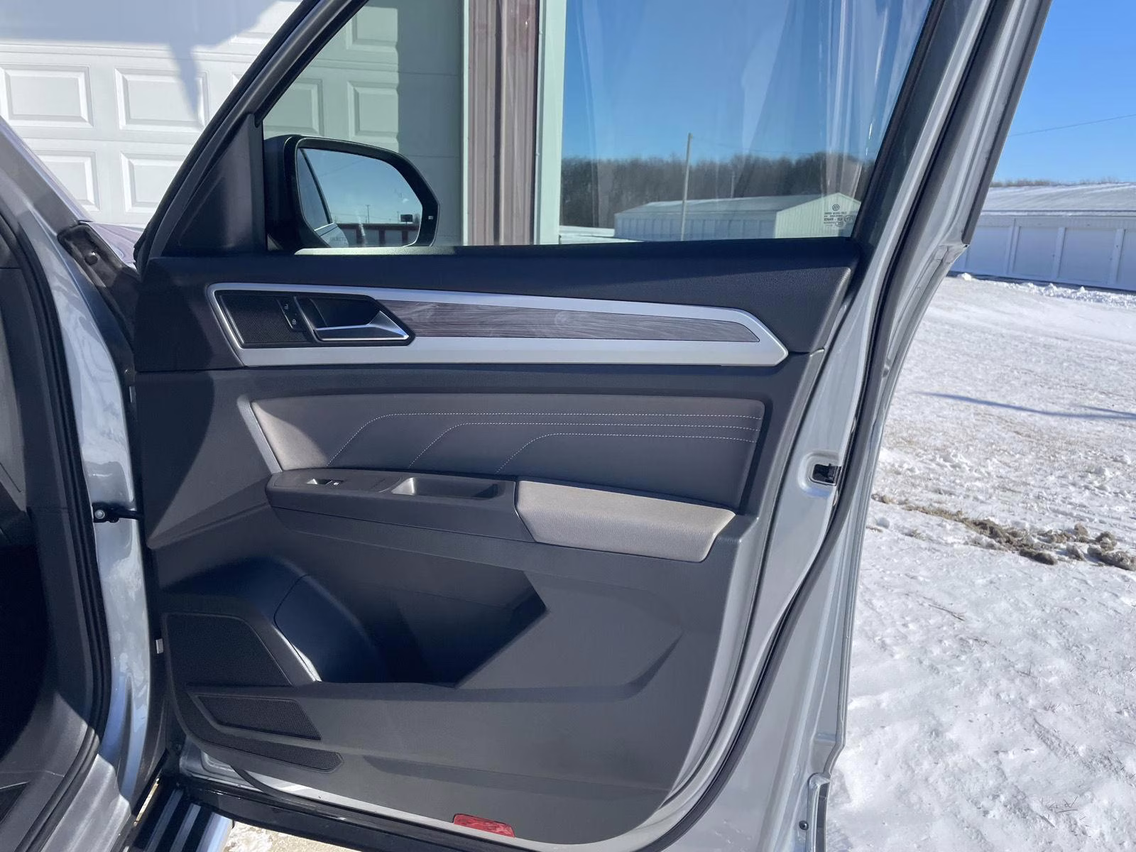 2023 Pyrite Silver Metallic Volkswagen Atlas Cross Sport 3.6L V6 SE w/Technology AWD 4MOTION