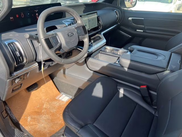 2026 White Ford Expedition Platinum 4X4 SUV