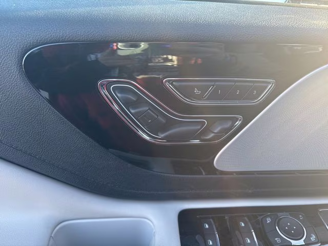 2026 Pristine White Metallic Tri-Coat Lincoln Aviator Reserve AWD SUV