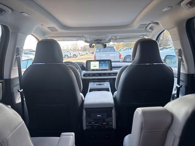 2026 Pristine White Metallic Tri-Coat Lincoln Aviator Reserve AWD SUV