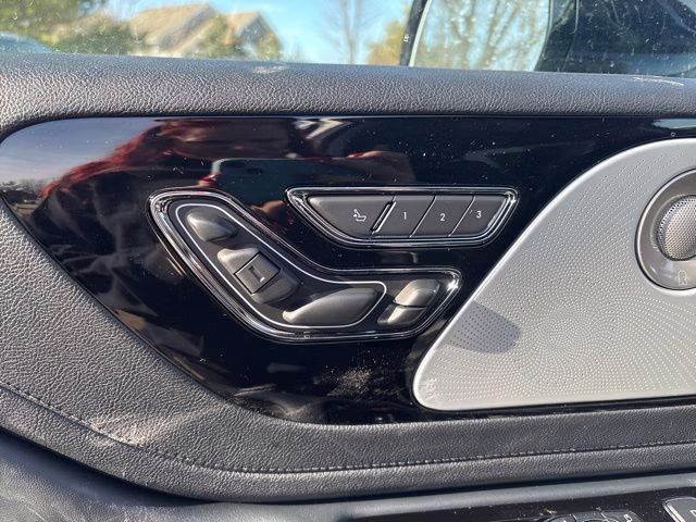 2026 Pristine White Metallic Tri-Coat Lincoln Aviator Reserve AWD SUV