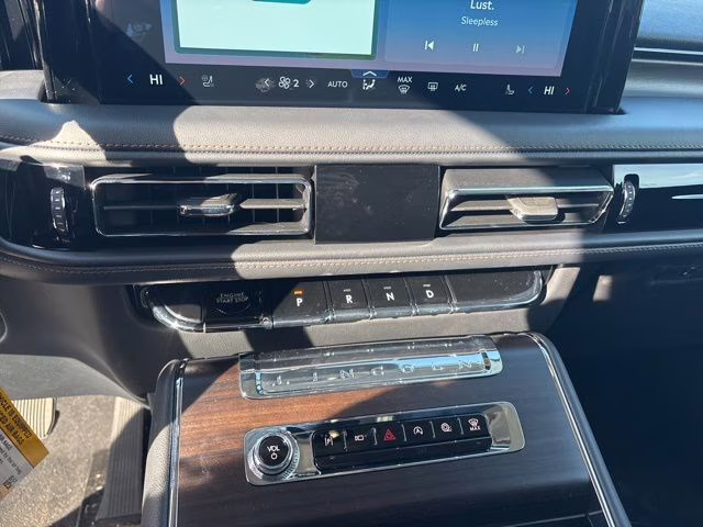 2026 Pristine White Metallic Tri-Coat Lincoln Aviator Reserve AWD SUV