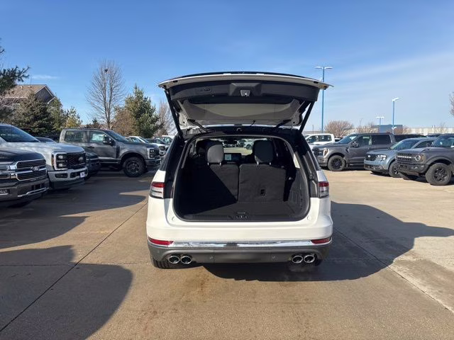 2026 Pristine White Metallic Tri-Coat Lincoln Aviator Reserve AWD SUV