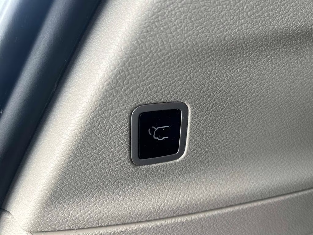 2023 Granite Crystal Metallic Clearcoat Chrysler Voyager LX FWD Van