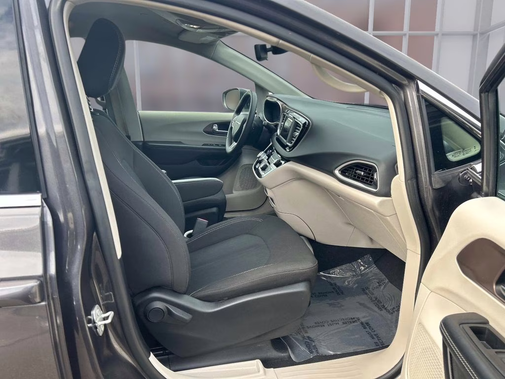 2023 Granite Crystal Metallic Clearcoat Chrysler Voyager LX FWD Van