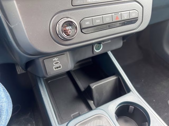 2026 Space White Metallic Ford Maverick XL FWD Truck