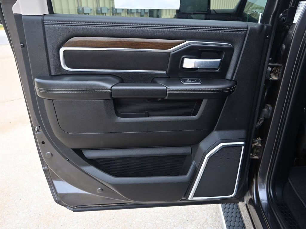 2024 Granite Crystal Metallic Clearcoat Ram 3500 Laramie 4X4 Truck