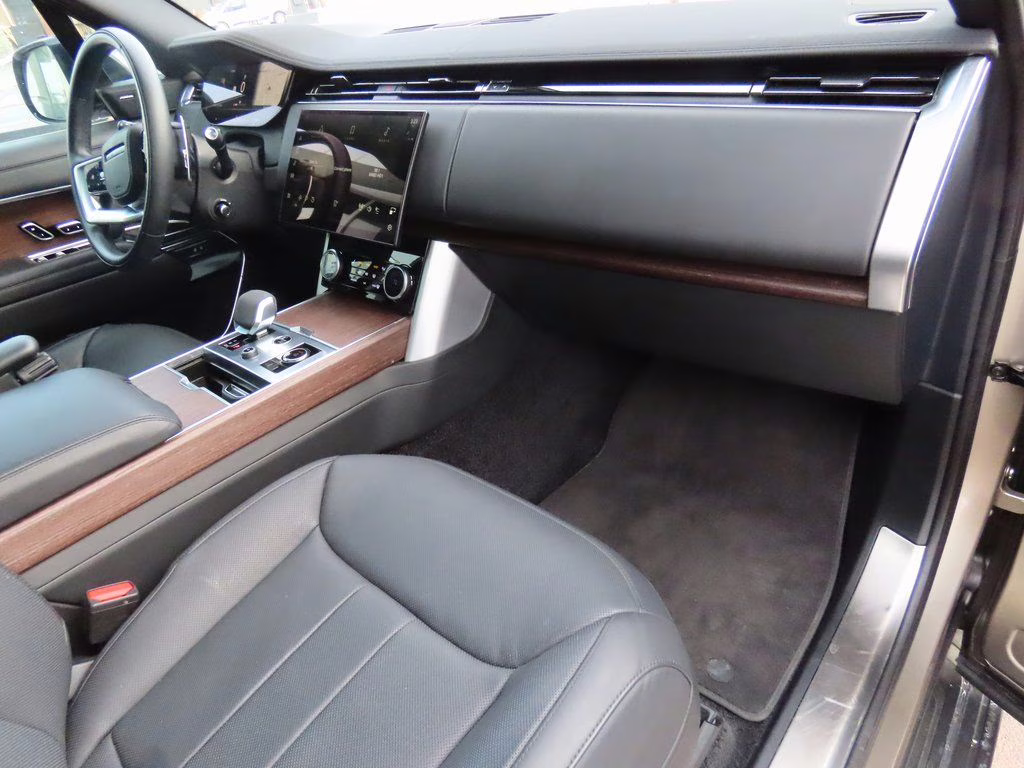 2023 Batumi Gold Premium Metallic Land Rover Range Rover SE AWD SUV