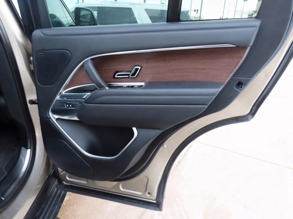 2023 Batumi Gold Premium Metallic Land Rover Range Rover SE AWD SUV