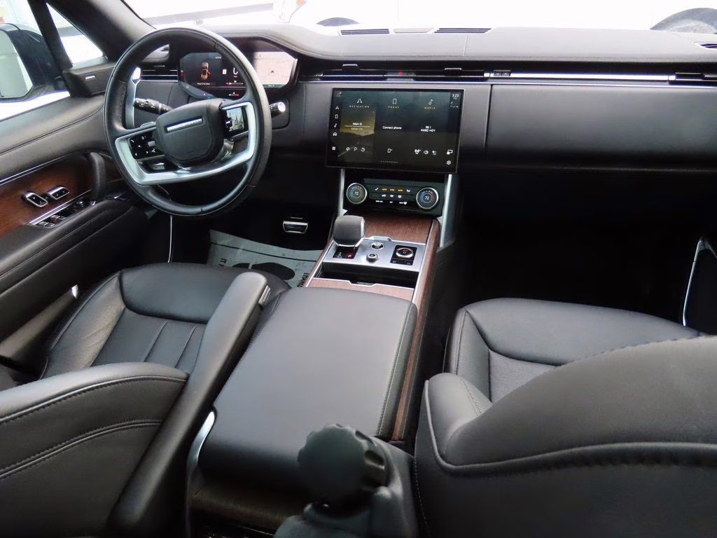 2023 Batumi Gold Premium Metallic Land Rover Range Rover SE AWD SUV