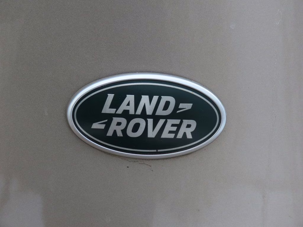 2023 Batumi Gold Premium Metallic Land Rover Range Rover SE AWD SUV