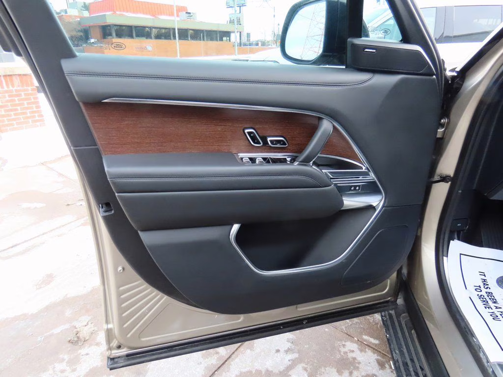 2023 Batumi Gold Premium Metallic Land Rover Range Rover SE AWD SUV