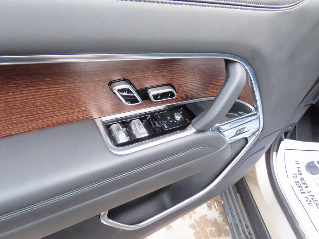 2023 Batumi Gold Premium Metallic Land Rover Range Rover SE AWD SUV