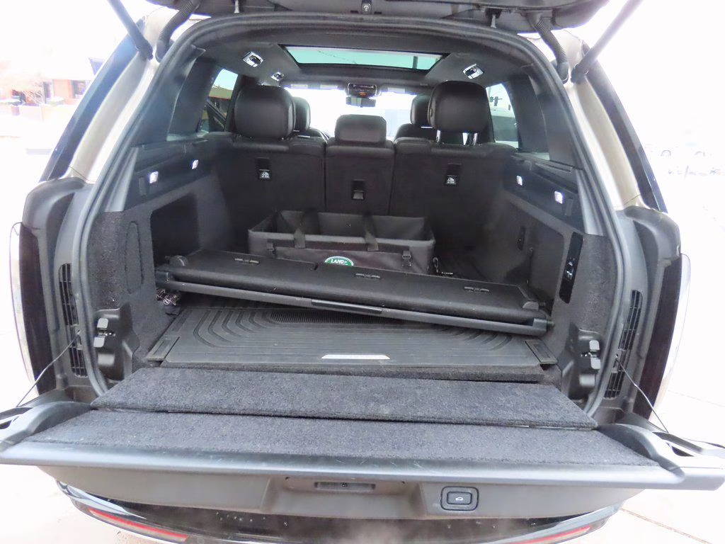 2023 Batumi Gold Premium Metallic Land Rover Range Rover SE AWD SUV