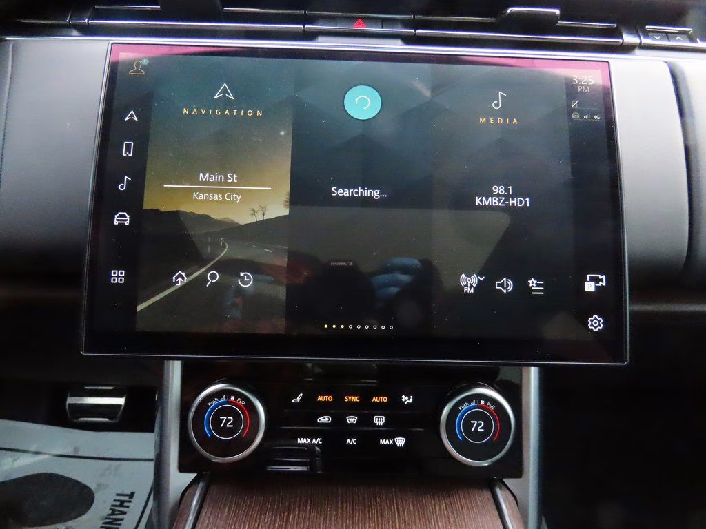 2023 Batumi Gold Premium Metallic Land Rover Range Rover SE AWD SUV