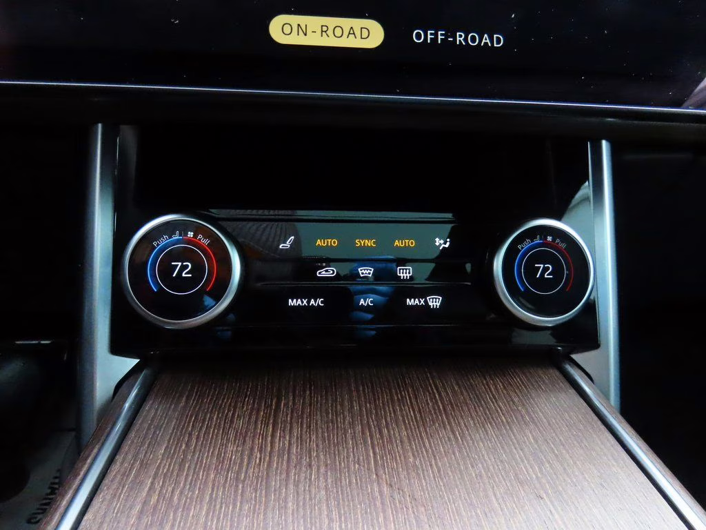 2023 Batumi Gold Premium Metallic Land Rover Range Rover SE AWD SUV