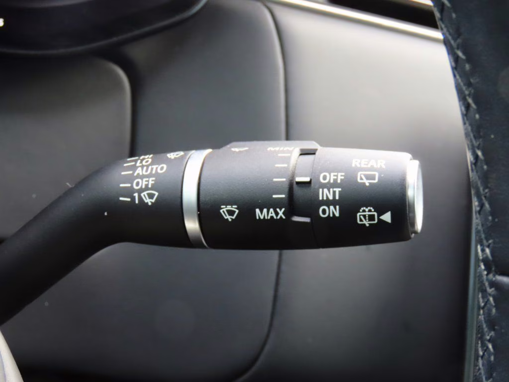 2023 Batumi Gold Premium Metallic Land Rover Range Rover SE AWD SUV