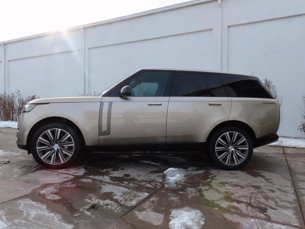 2023 Batumi Gold Premium Metallic Land Rover Range Rover SE AWD SUV