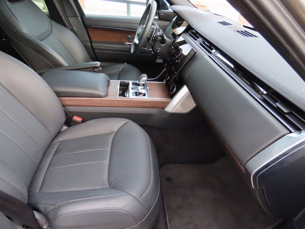 2023 Batumi Gold Premium Metallic Land Rover Range Rover SE AWD SUV