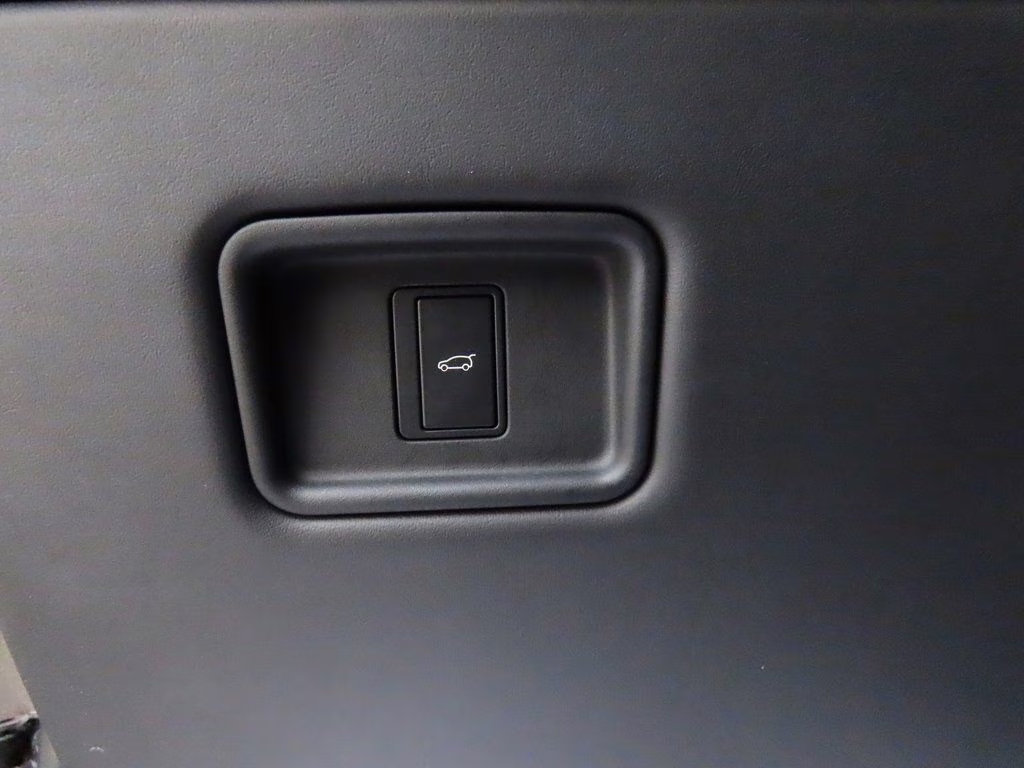 2023 Batumi Gold Premium Metallic Land Rover Range Rover SE AWD SUV