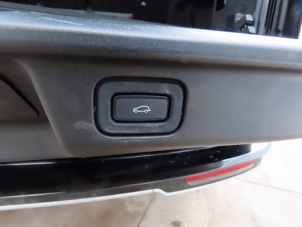 2023 Batumi Gold Premium Metallic Land Rover Range Rover SE AWD SUV